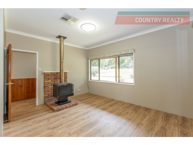 102 Benrua Road, Clackline WA 6564