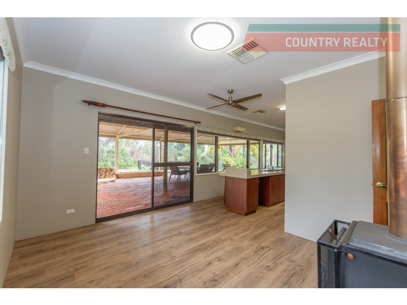 102 Benrua Road, Clackline WA 6564