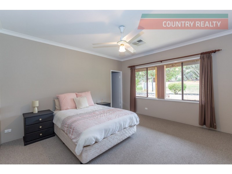 102 Benrua Road, Clackline WA 6564