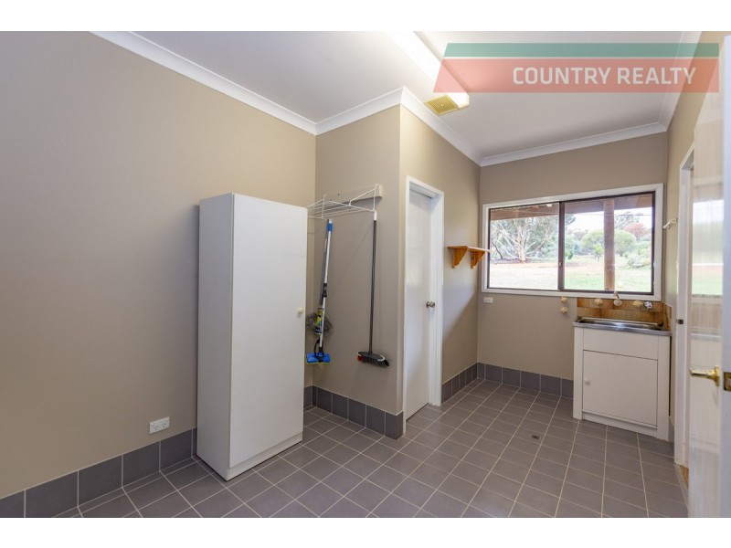 102 Benrua Road, Clackline WA 6564