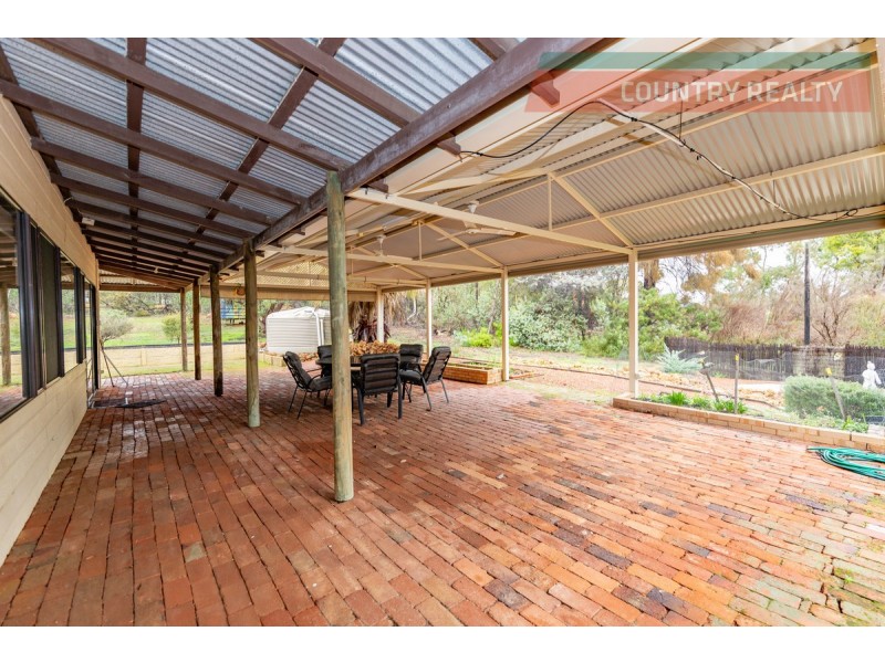 102 Benrua Road, Clackline WA 6564