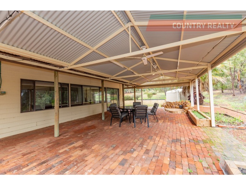 102 Benrua Road, Clackline WA 6564