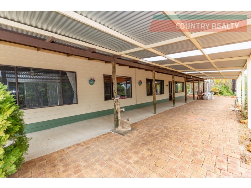 102 Benrua Road, Clackline WA 6564