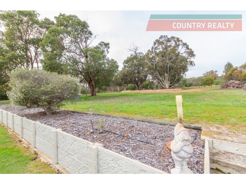 102 Benrua Road, Clackline WA 6564