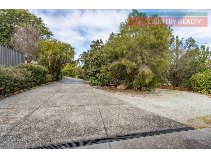 5 Leawood Crescent, Boya WA 6056