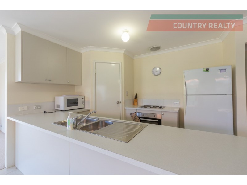 13 Riverside Outlook, Northam WA 6401