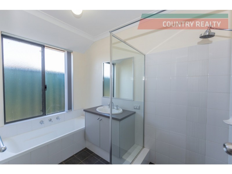 13 Riverside Outlook, Northam WA 6401