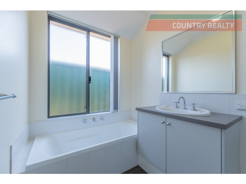 13 Riverside Outlook, Northam WA 6401