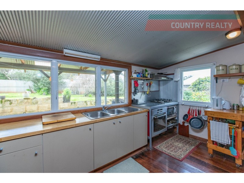 14 Toodyay Street, Toodyay WA 6566