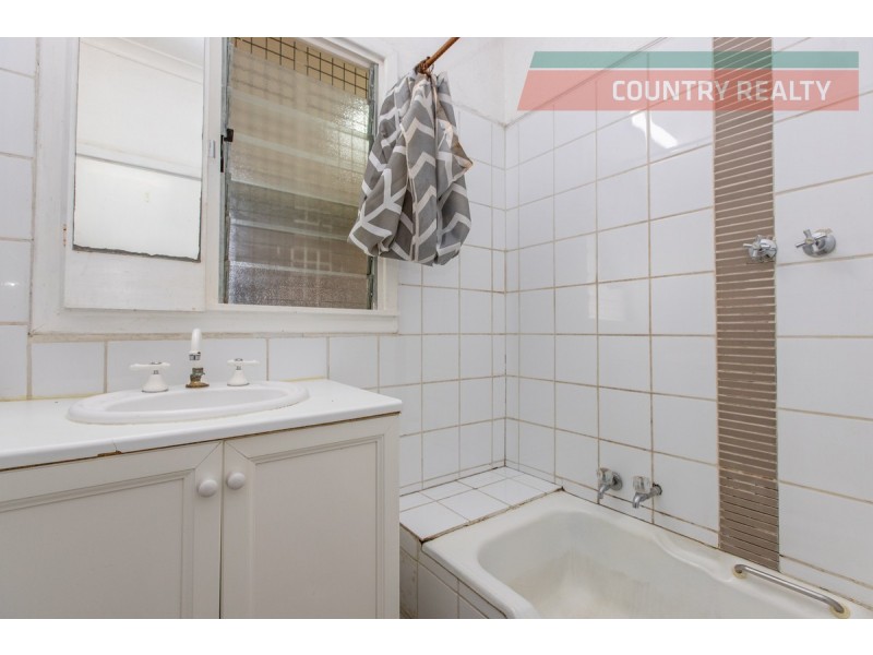 87 Newcastle Road, Northam WA 6401