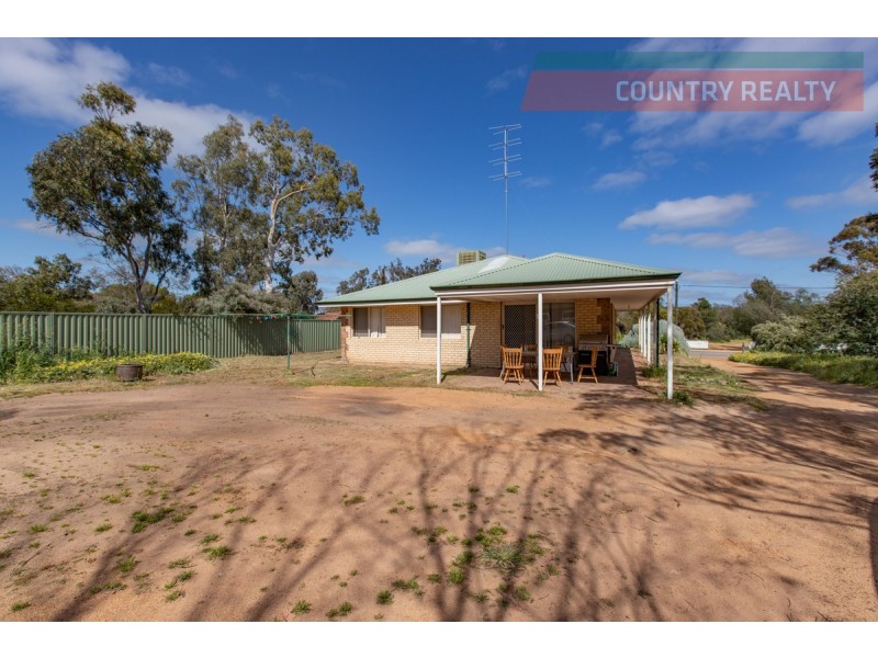 68 Suburban Road, York WA 6302