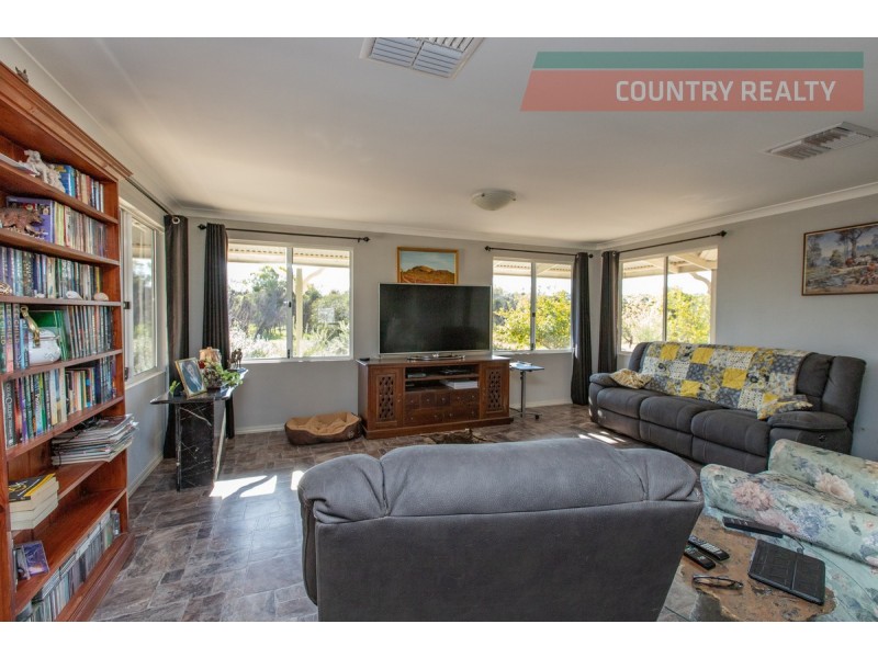 88 Brooking Road, Beverley WA 6304