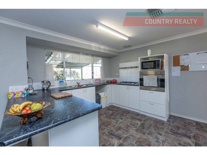 88 Brooking Road, Beverley WA 6304