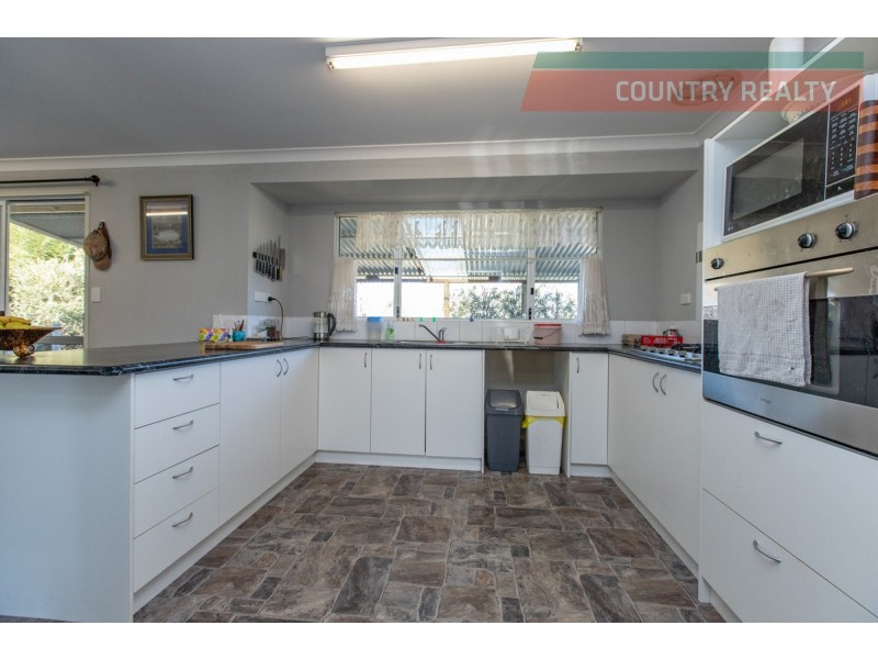 88 Brooking Road, Beverley WA 6304