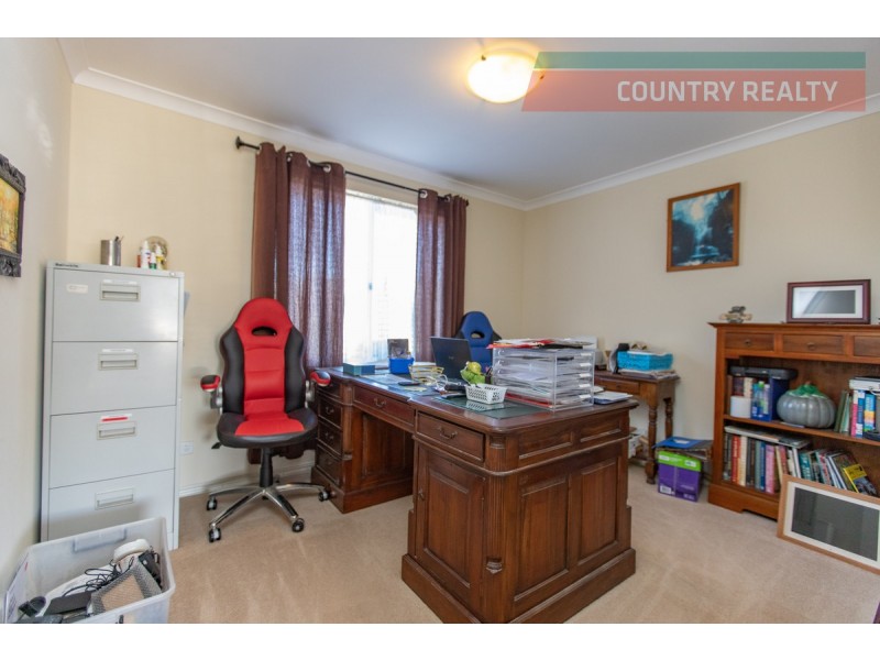 88 Brooking Road, Beverley WA 6304