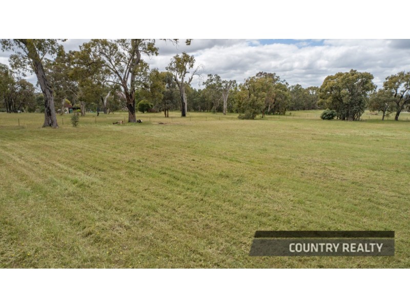 801 Martin Street, Bakers Hill WA 6562