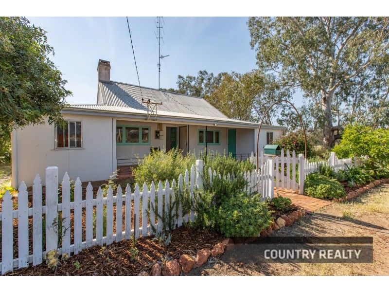 2 Parker Road, York WA 6302