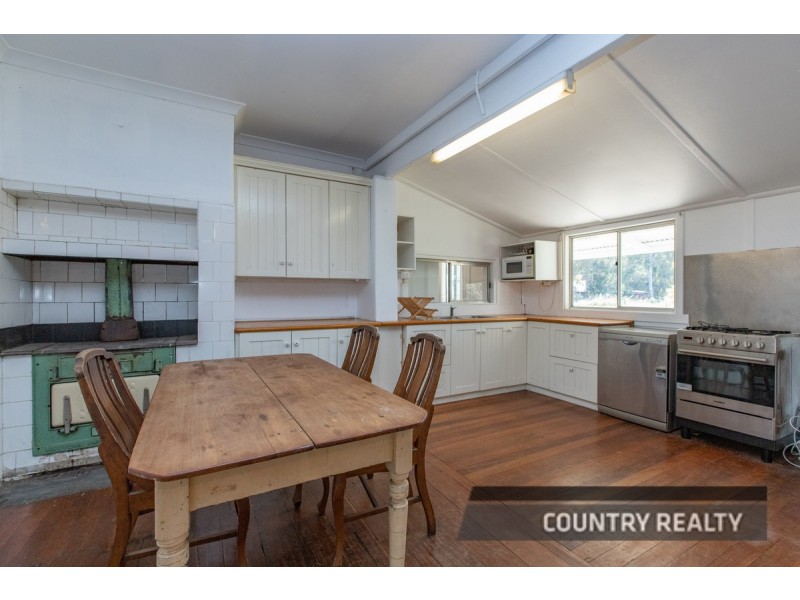2 Parker Road, York WA 6302