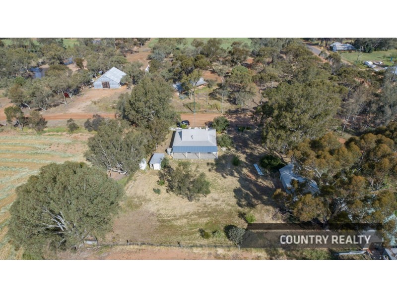 2 Parker Road, York WA 6302