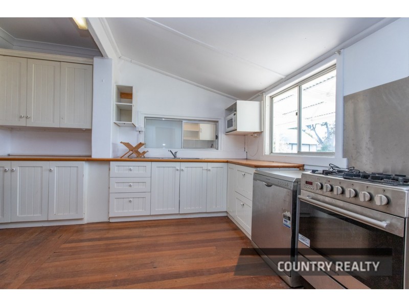 2 Parker Road, York WA 6302