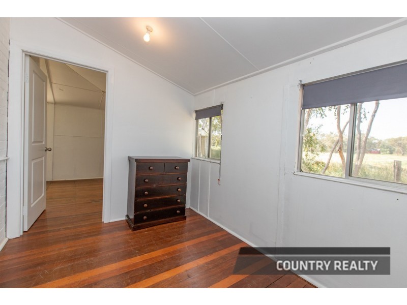 2 Parker Road, York WA 6302