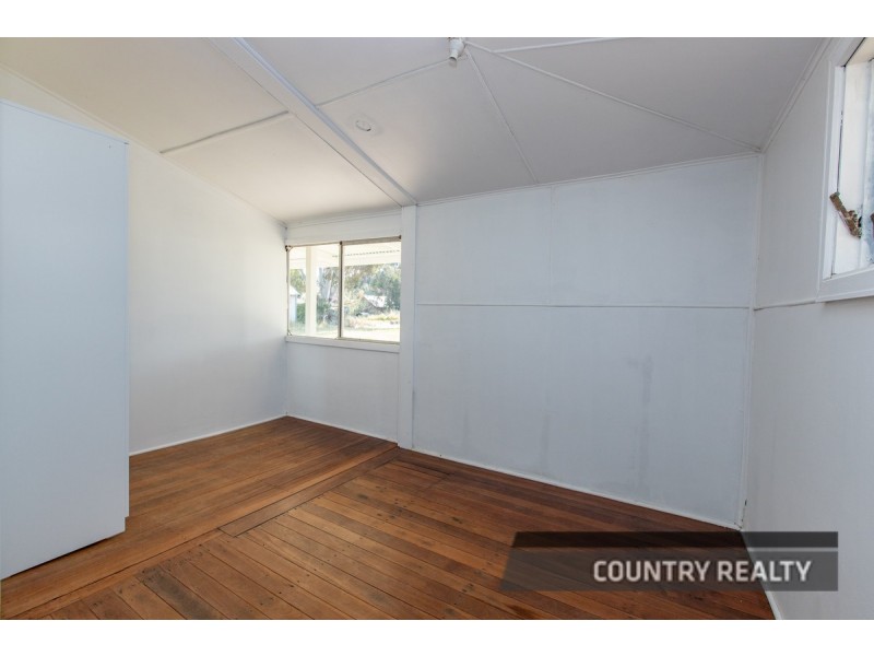 2 Parker Road, York WA 6302