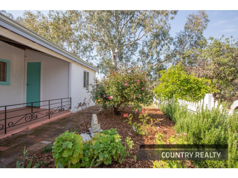 2 Parker Road, York WA 6302