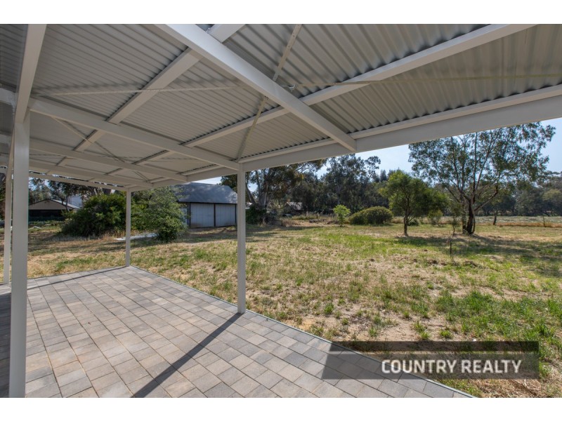 2 Parker Road, York WA 6302
