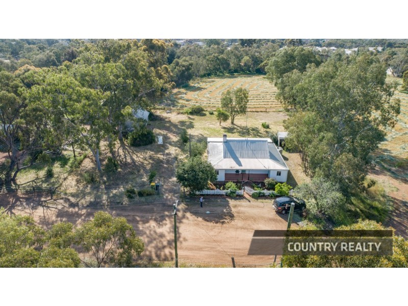 2 Parker Road, York WA 6302