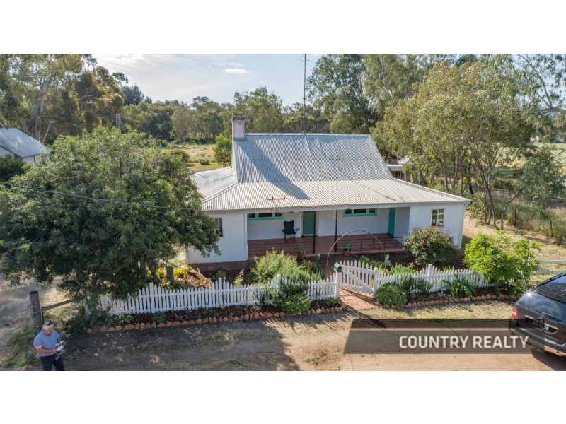 2 Parker Road, York WA 6302