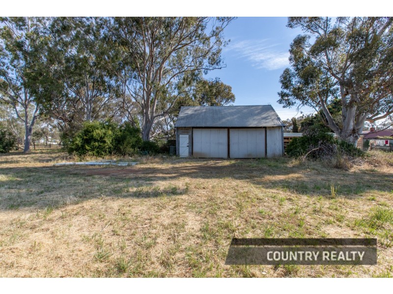 2 Parker Road, York WA 6302