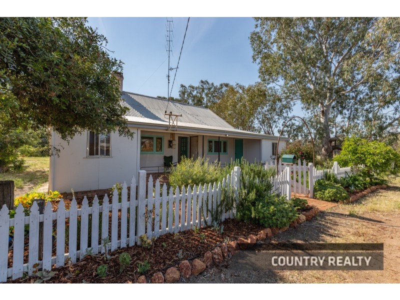 2 Parker Road, York WA 6302