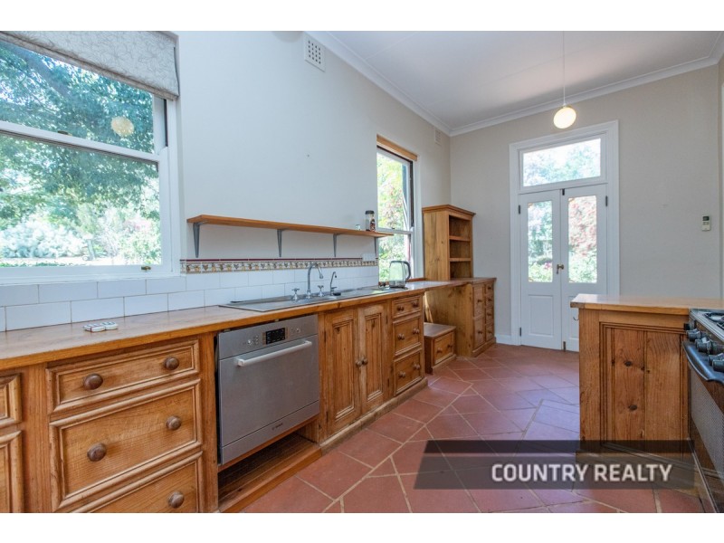 14 Harriott Street, York WA 6302