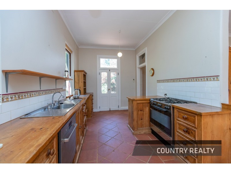 14 Harriott Street, York WA 6302