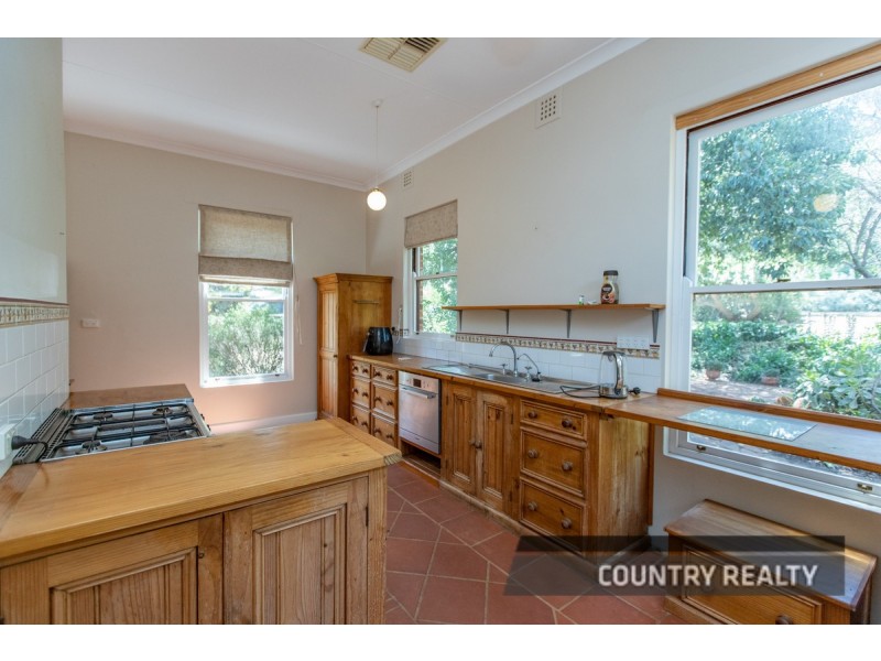 14 Harriott Street, York WA 6302