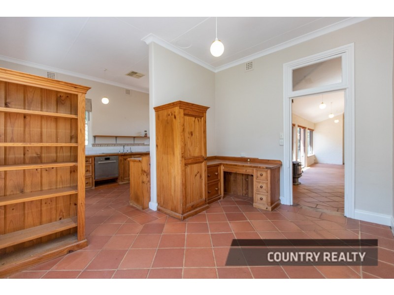 14 Harriott Street, York WA 6302