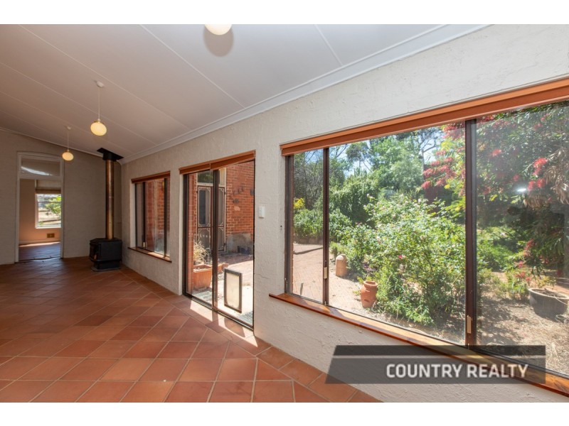 14 Harriott Street, York WA 6302