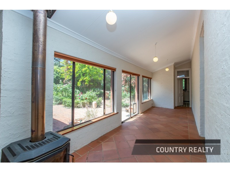 14 Harriott Street, York WA 6302