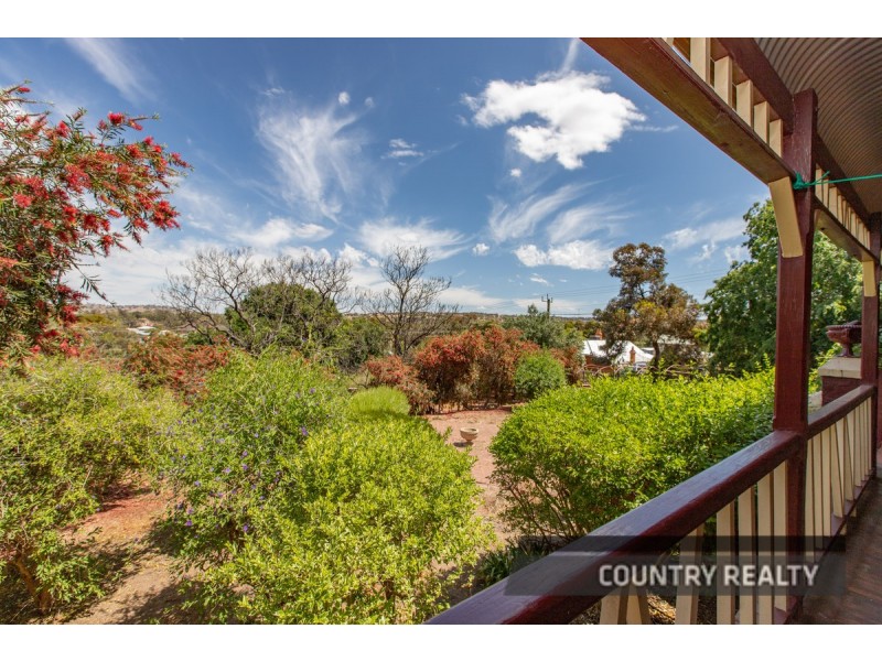 14 Harriott Street, York WA 6302