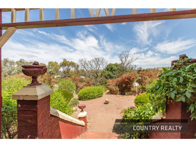 14 Harriott Street, York WA 6302