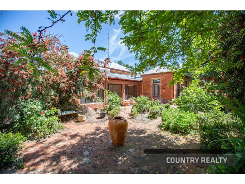 14 Harriott Street, York WA 6302