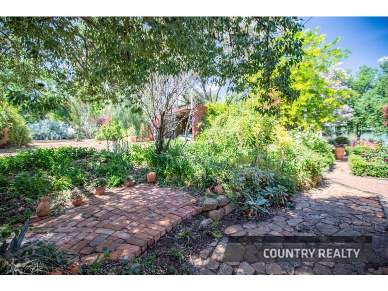 14 Harriott Street, York WA 6302