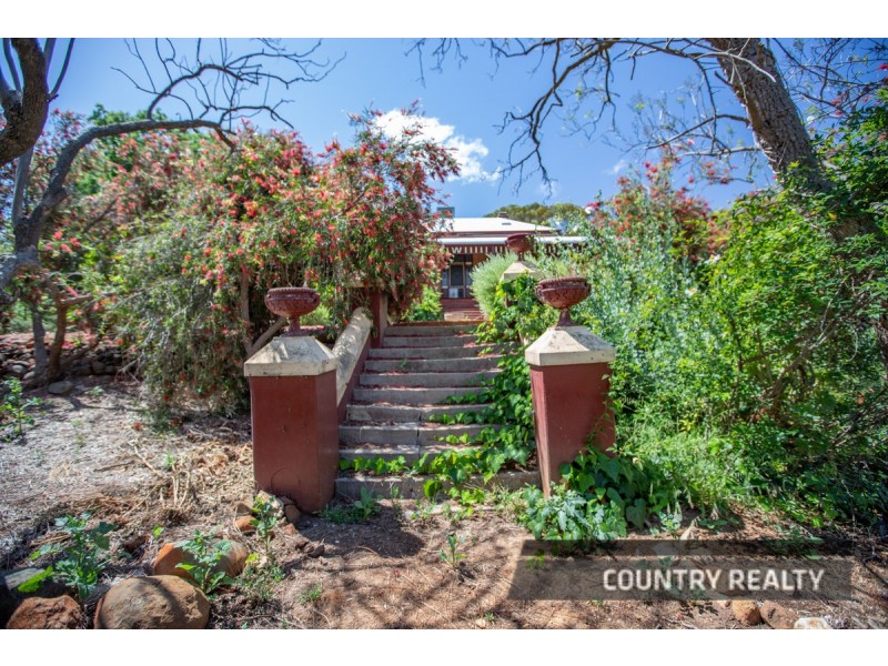 14 Harriott Street, York WA 6302