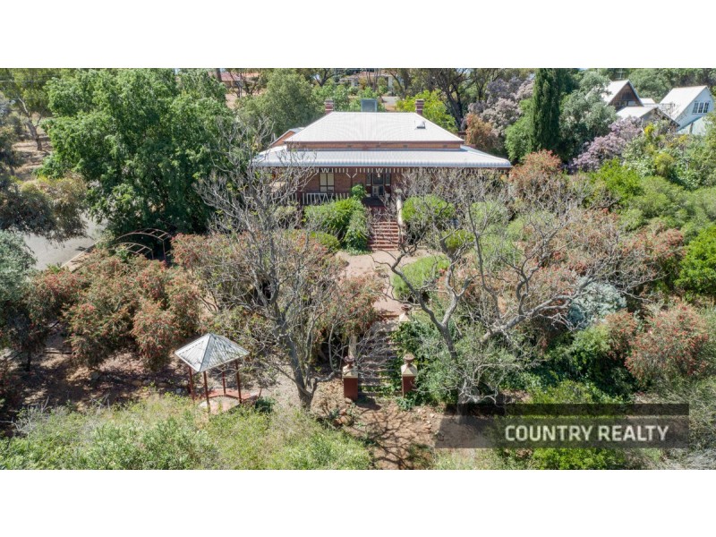 14 Harriott Street, York WA 6302