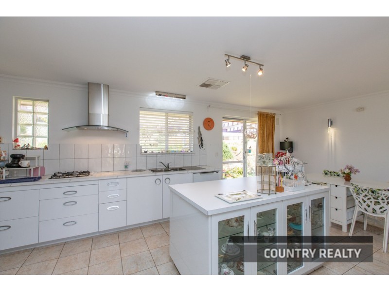 81 Andrews Avenue, York WA 6302