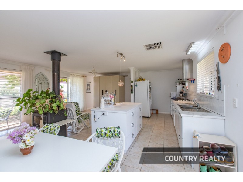 81 Andrews Avenue, York WA 6302