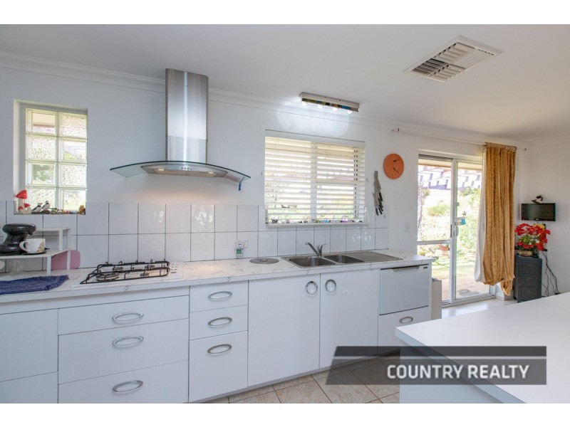 81 Andrews Avenue, York WA 6302