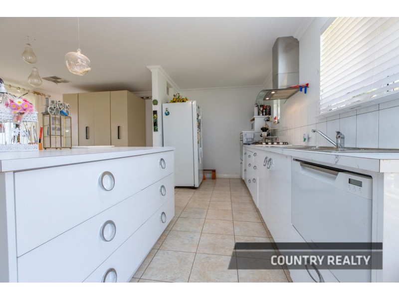 81 Andrews Avenue, York WA 6302