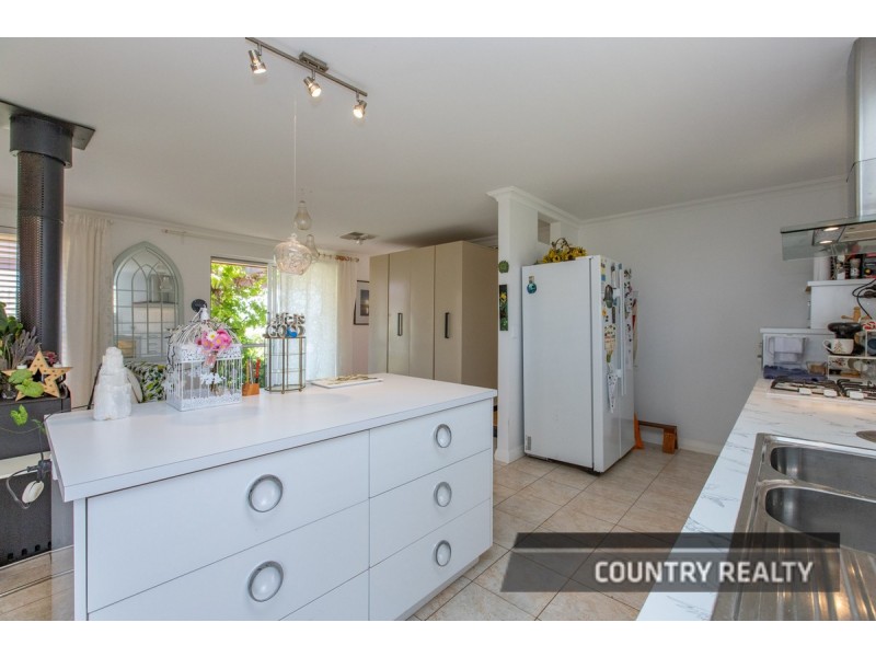 81 Andrews Avenue, York WA 6302