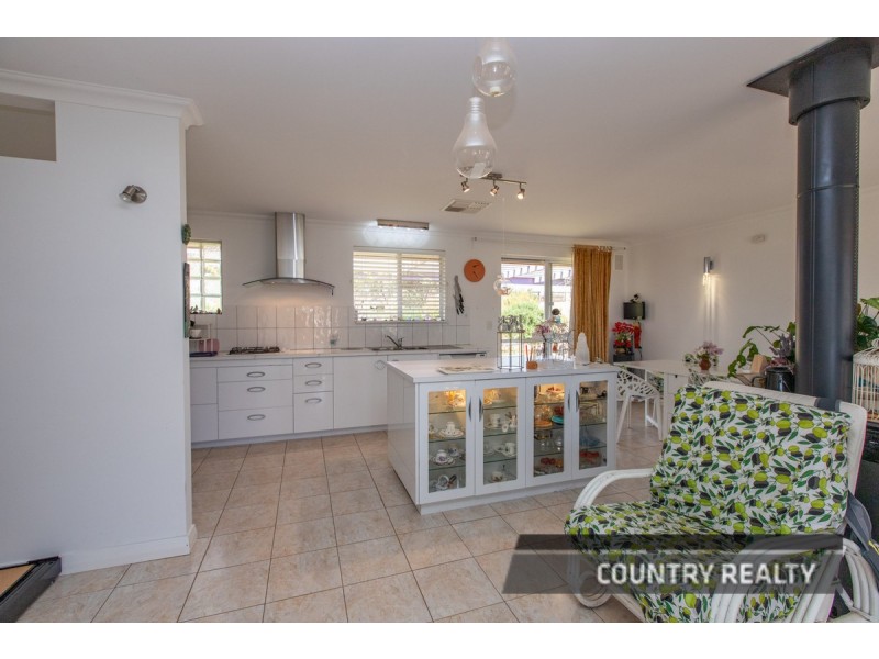 81 Andrews Avenue, York WA 6302